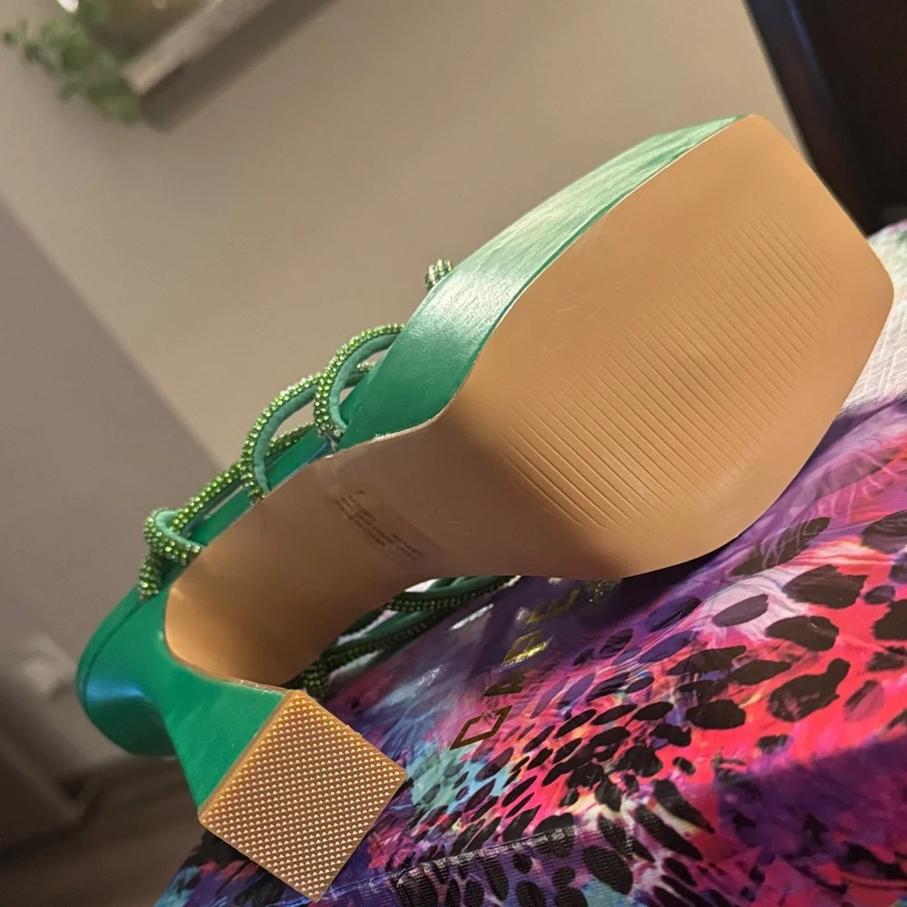Cape Robbin 🔥Elegant Green Strappy Platform Heels SIZE 7 ✅ BRAND NEW IN BOX
